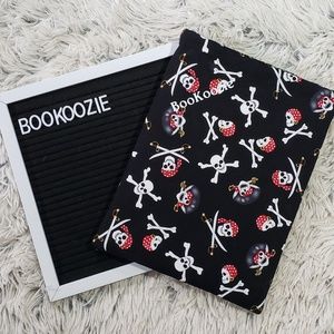 Pirate Skulls Travel Buddy